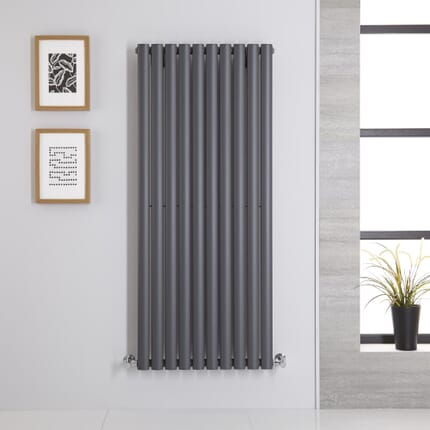 Radiatore di Design Verticale Antracite - 1400mm x 590mm - Pannello Singolo - Revive