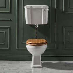 Sanitario WC Tradizionale con Cassetta – Scelta di Leva di Scarico e Copriwater - Richmond