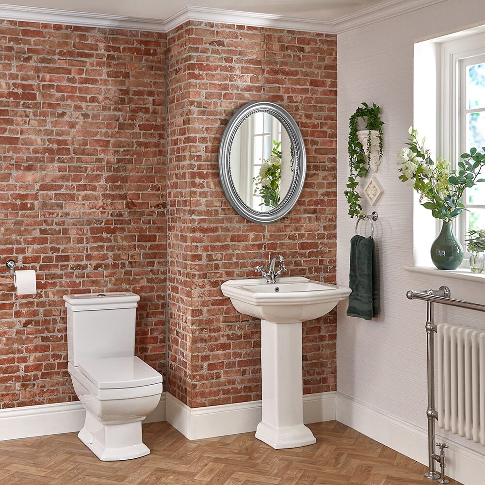 Set Bagno Classico Completo di Lavabo Monoforo su Colonna, Sanitario con Cassetta in Ceramica Bianca e Copriwater - Chester