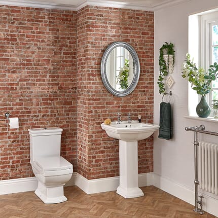 Set Bagno Tradizionale con Lavabo su Colonna a 2 Fori, Sanitario con Cassetta e Copriwater - Chester