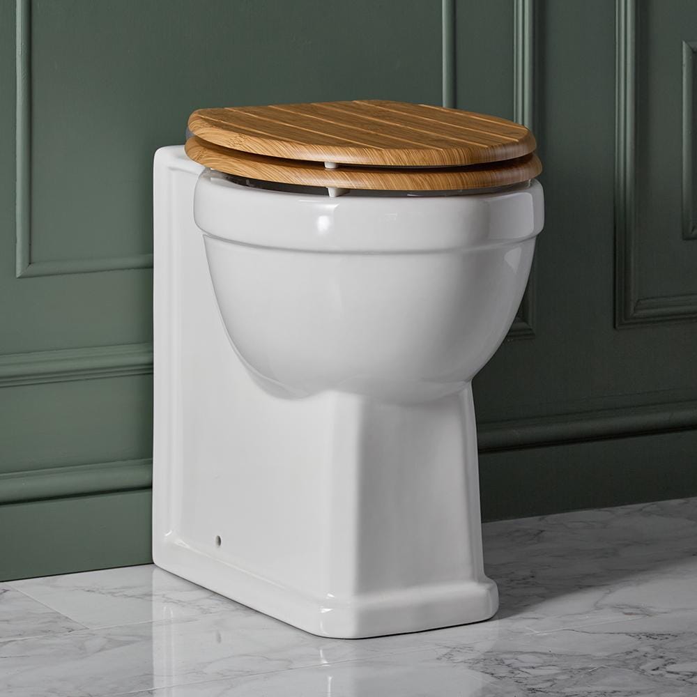 Sanitario Tradizionale Filo Parete con Altezza Comfort e Sedile in Rovere - Scelta della Finitura delle Cerniere - Richmond