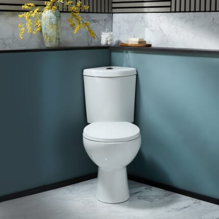 Sanitario Moderno Monoblocco Angolare con Sedile con Chiusura Ammortizzata - Scelta della Finitura del Pulsante di Scarico - Belstone