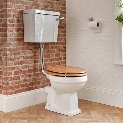 Sanitario con Vaso Tradizionale, Cassetta Bassa in Ceramica, Sedile e Scelta di Sedili Copri WC Soft Close - Richmond