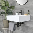 Lavabo Sospeso Bianco Rettangolare con Porta Salviette Nero 600mm x 420mm - Sandford