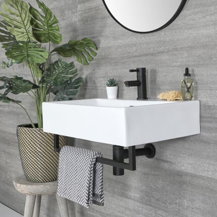 Lavabo Sospeso Bianco Rettangolare con Porta Salviette Nero 605mm x 430mm - Sandford