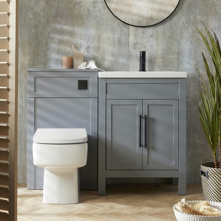 Set da Bagno con Mobile Tradizionale Grigio Chiaro da 600mm con Lavabo e Mobile WC con Sanitario Filo Parete Sandford - Scelta delle Maniglie - Warwick