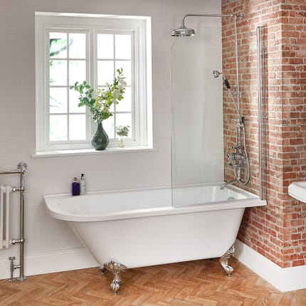Vasca da Bagno Centro Stanza ad Angolo Tradizionale con Piedini Cromati e Parete - 1685mm x 750mm - Opzione Entrata Sinistra e Destra - Legend