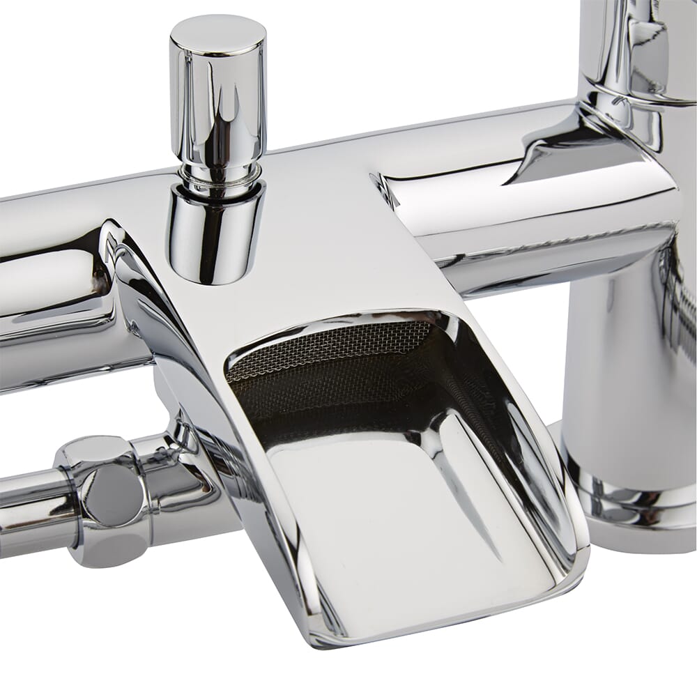 rubinetto-miscelatore-a-cascata-per-vasca-da-bagno-e-doccia-montato-a