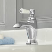 Rubinetto per Lavabo Monoforo Design Tradizionale con Maniglie a Leva Finitura Cromata e Bianca - Elizabeth