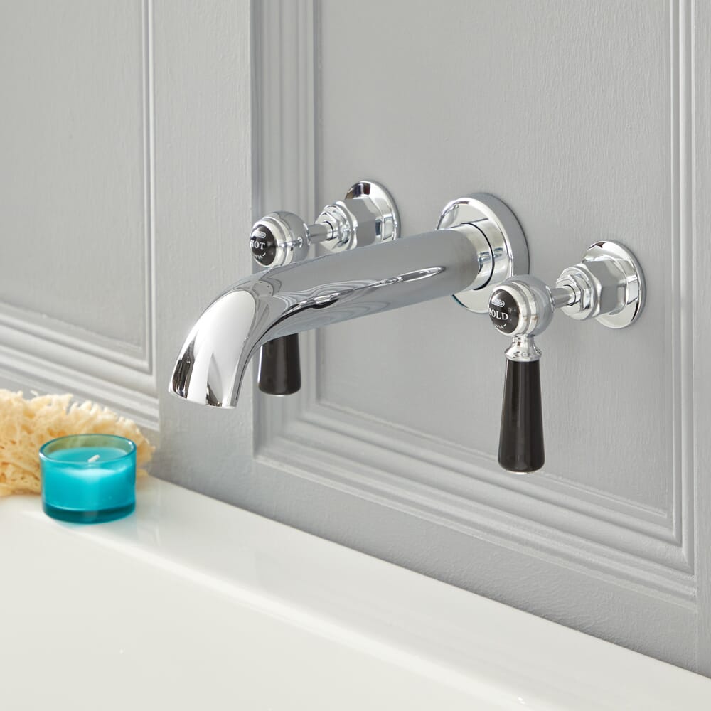 Rubinetto Erogatore Murale Vasca a 3 Fori Tradizionale Finitura Cromata e Nera con Maniglie a Leva - Elizabeth