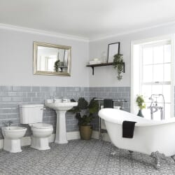 Set Bagno Tradizionale Completo di Vasca Freestanding, Sanitario WC, Lavabo su Colonna e Bidet - Richmond