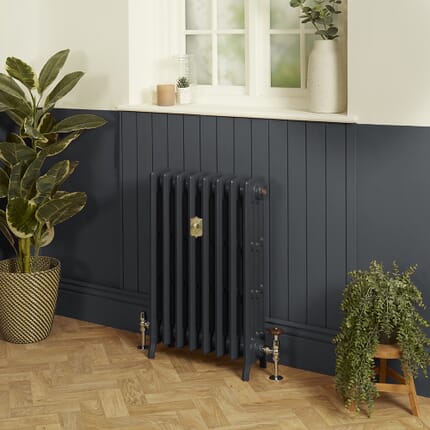 Radiatore Tradizionale in Ghisa a 4 Colonne - Alto 660mm - Finitura Grigio Scuro Railings di Farrow & Ball - Isabel