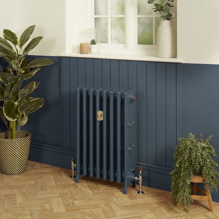 Radiatore Tradizionale in Ghisa a 4 Colonne - Alto 660mm - Finitura Blu Hague Blue di Farrow & Ball - Isabel
