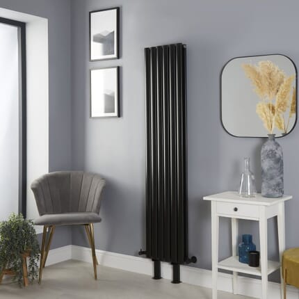 Radiatore di Design Verticale Nero con Piedini - Colonne Ovali - Revive