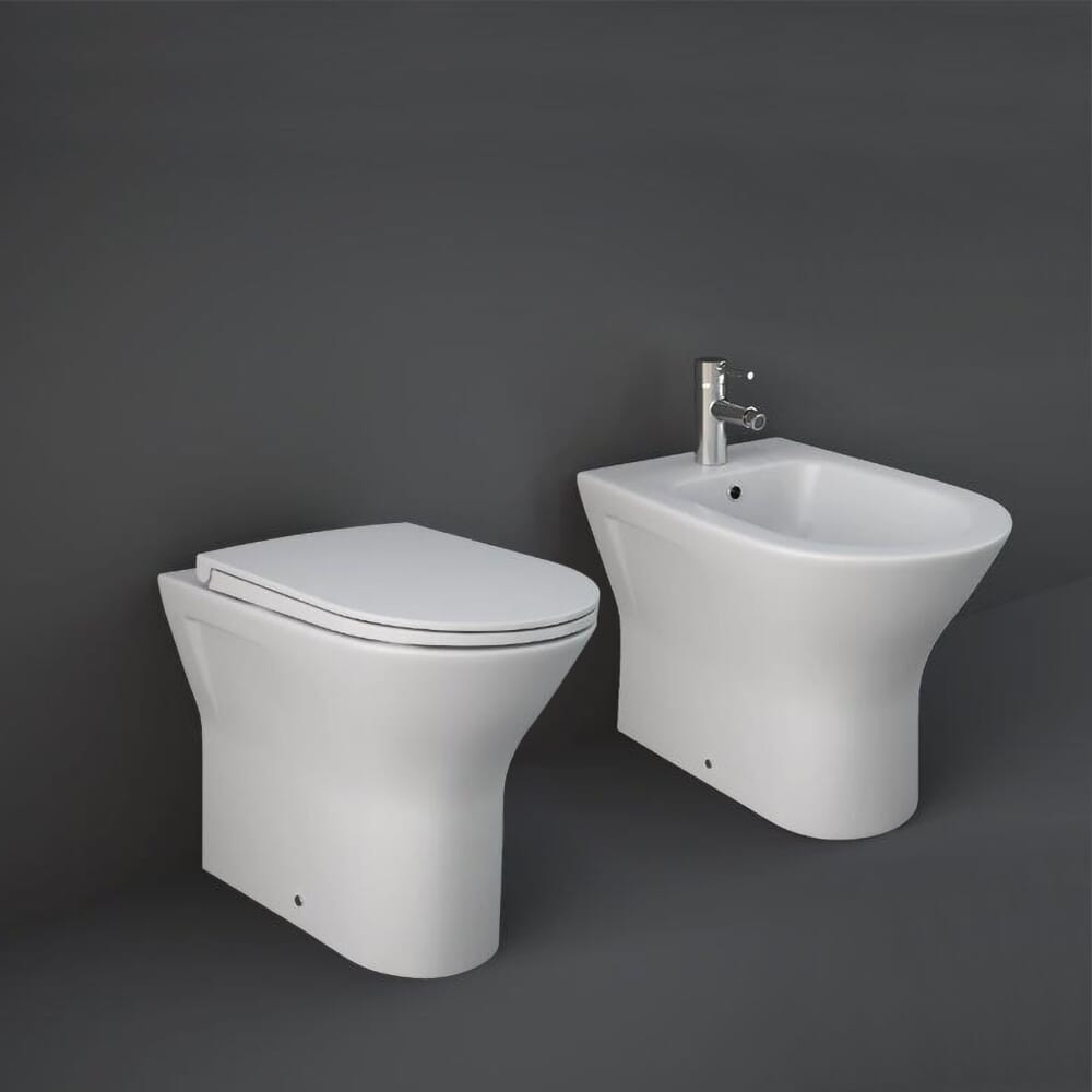 Sanitario Filo Parete Moderno Senza Brida con Chiusura Ammortizzata e Set Bidet - Scelta di Finitura - Hudson Reed x RAK Feeling