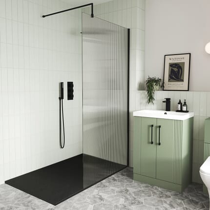 Box Doccia Walk-In Nero in Vetro Scanalato con Piatto Doccia Effetto Ardesia - Scelta di Dimensioni ed Opzioni con Anta Paraspruzzi - Hudson Reed