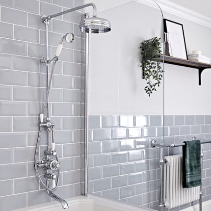 Hudson Reed Elizabeth - Miscelatore Doccia Termostatico Esterno Tradizionale a 2 Vie con Design Triplo - Cromato e Bianco