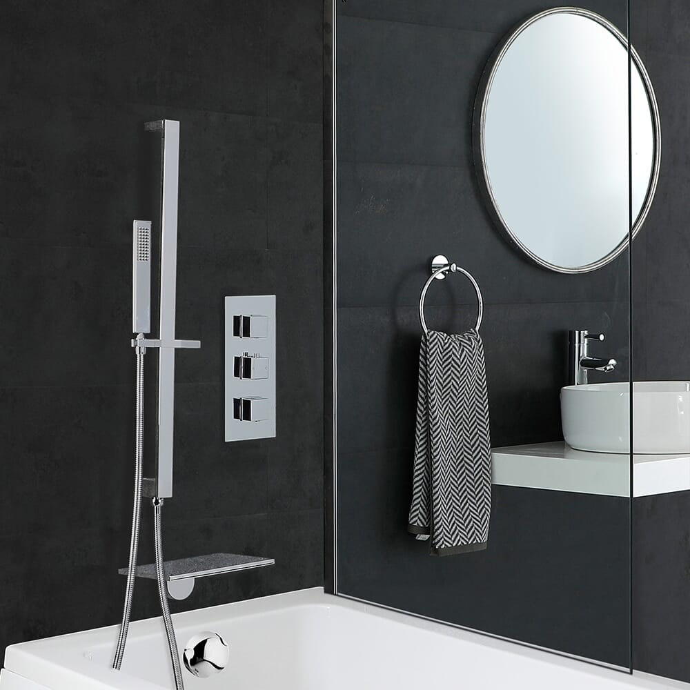 Kit Doccia con Miscelatore Doccia Termostatico Quadrato Triplo Cromato a 2 Vie con Erogatore per Vasca con Effetto a Cascata e Kit con Asta Saliscendi e Doccetta - Kubix