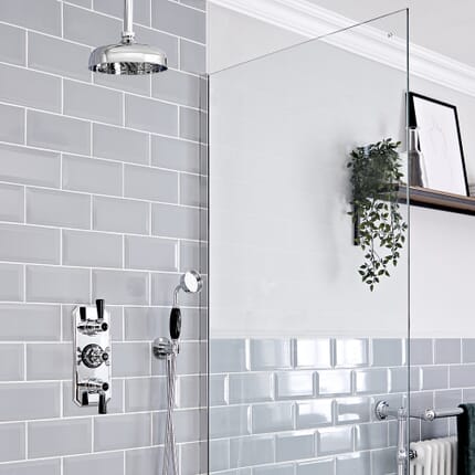 Kit Doccia Tradizionale Completo di Miscelatore Termostatico a Tre Vie con Soffione Doccia da 200mm a Parete e Doccetta - Cromato e Nero - Elizabeth