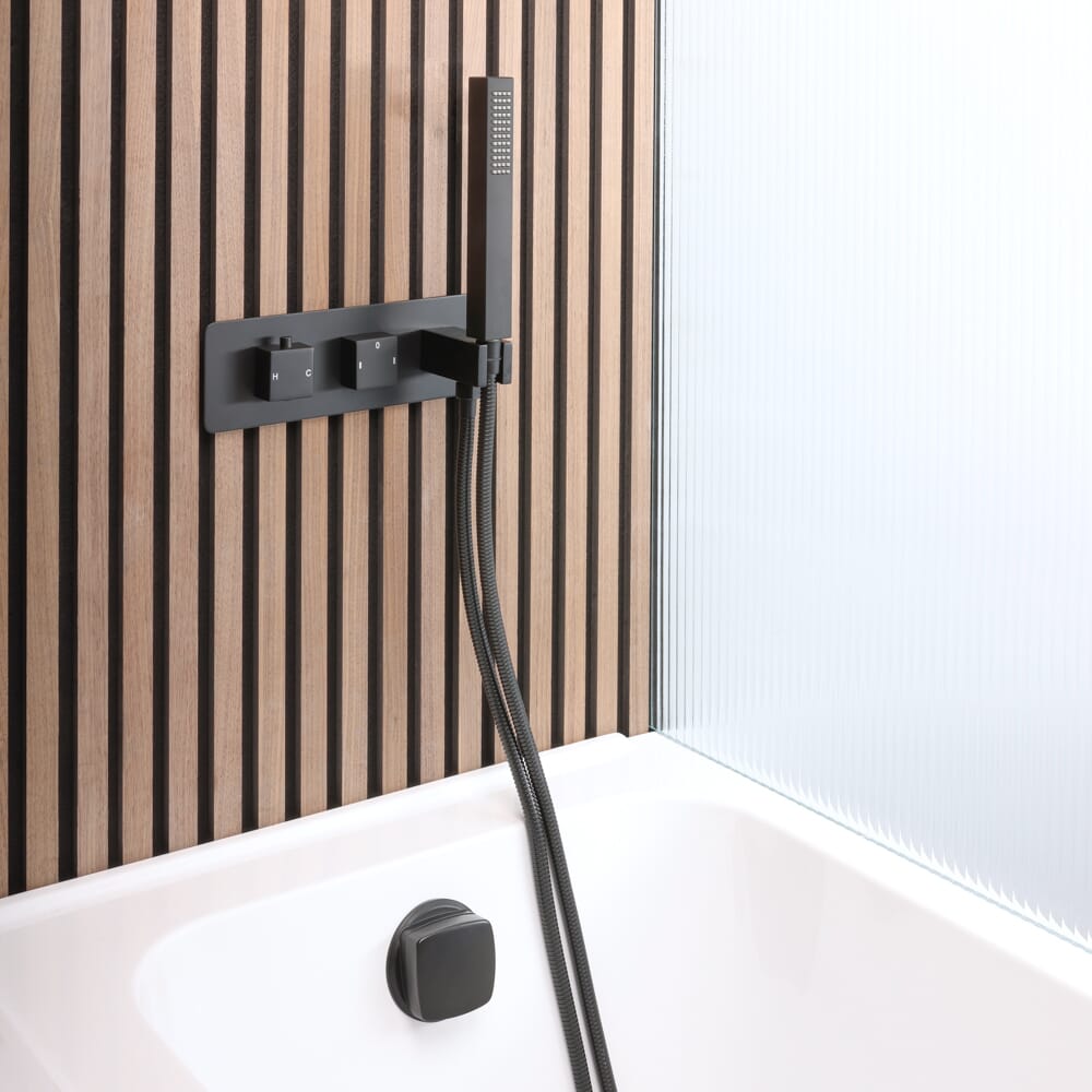 Miscelatore Doccia Termostatico con Deviatore, con Erogatore Vasca con Troppopieno e Doccetta (2 Vie) - Nero - Preto