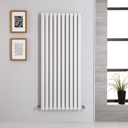 Radiatore di Design Verticale Bianco - 1400mm x 590mm - Pannello Doppio - Revive