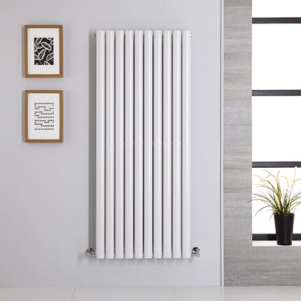 Radiatore di Design Verticale Bianco - 1400mm x 590mm - Pannello Singolo - Revive