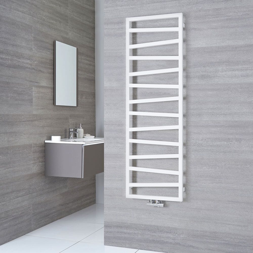 Scaldasalviette Verticale Moderno con Attacco Centrale -  Scelta di Finiture e Dimensioni - Torun
