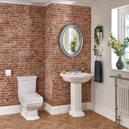 Set Bagno Tradizionale Completo di Sanitario WC Monoblocco e Lavabo su Colonna - Chester