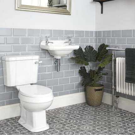 Set Bagno Tradizionale con Sanitario Monoblocco e Lavabo Sospeso - Richmond
